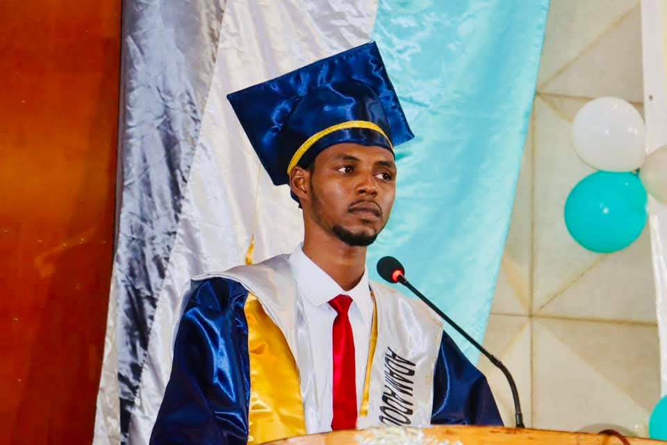 Adam adoudou adam